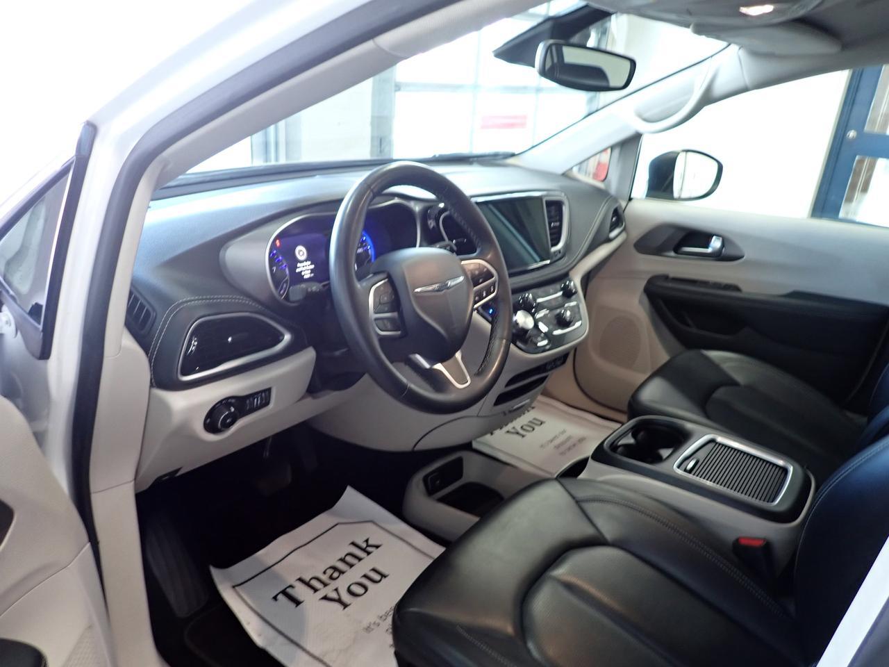 2023 Chrysler Pacifica Touring L AWD LEATHER 7PASS Listowel ON