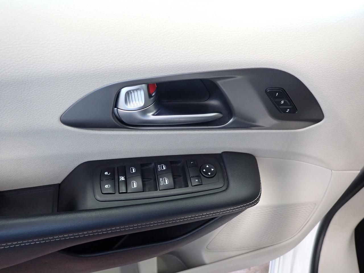 2023 Chrysler Pacifica Touring L AWD LEATHER 7PASS Listowel ON