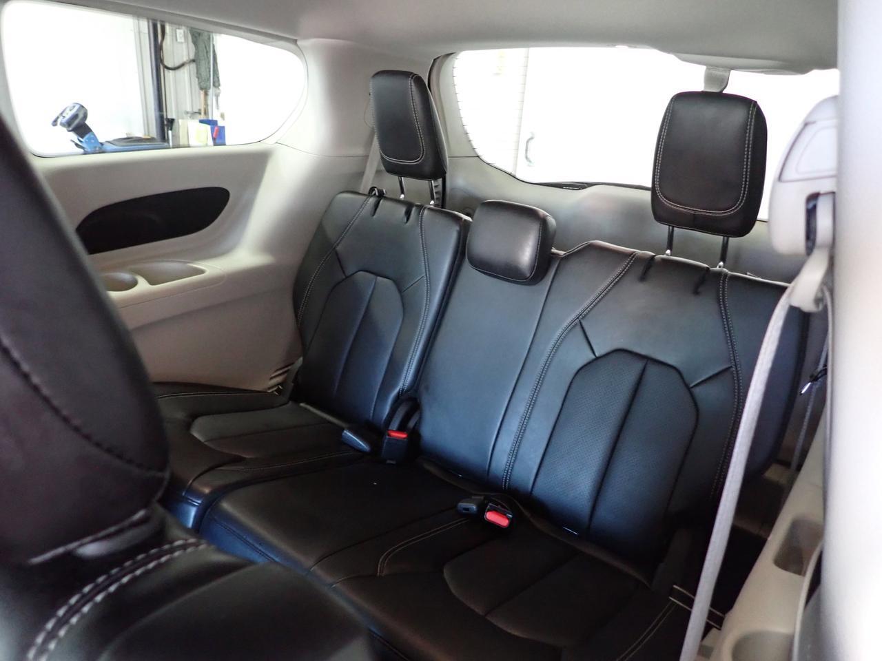 2023 Chrysler Pacifica Touring L AWD LEATHER 7PASS Listowel ON