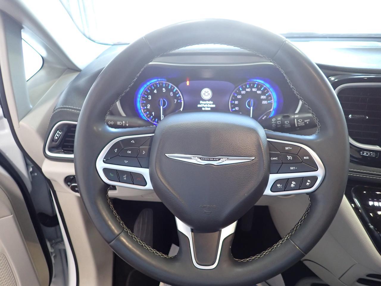 2023 Chrysler Pacifica Touring L AWD LEATHER 7PASS Listowel ON