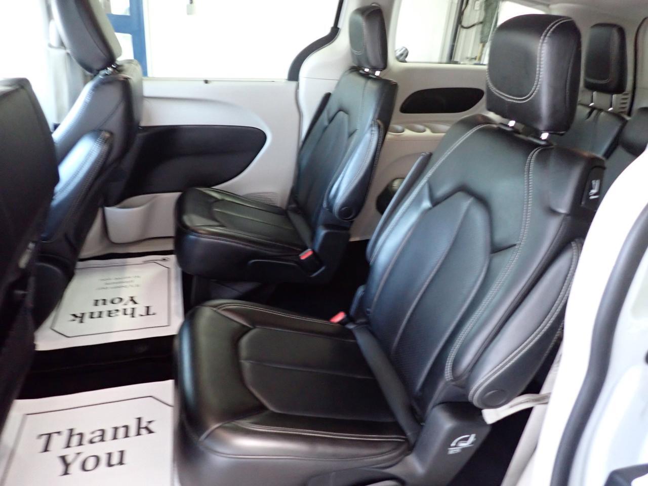 2023 Chrysler Pacifica Touring L AWD LEATHER 7PASS Listowel ON