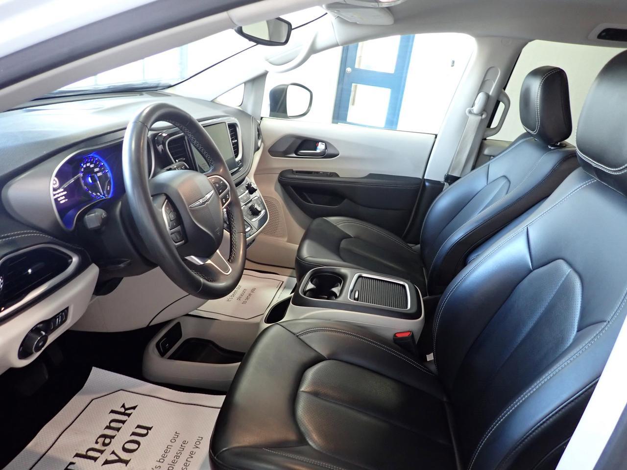 2023 Chrysler Pacifica Touring L AWD LEATHER 7PASS Listowel ON
