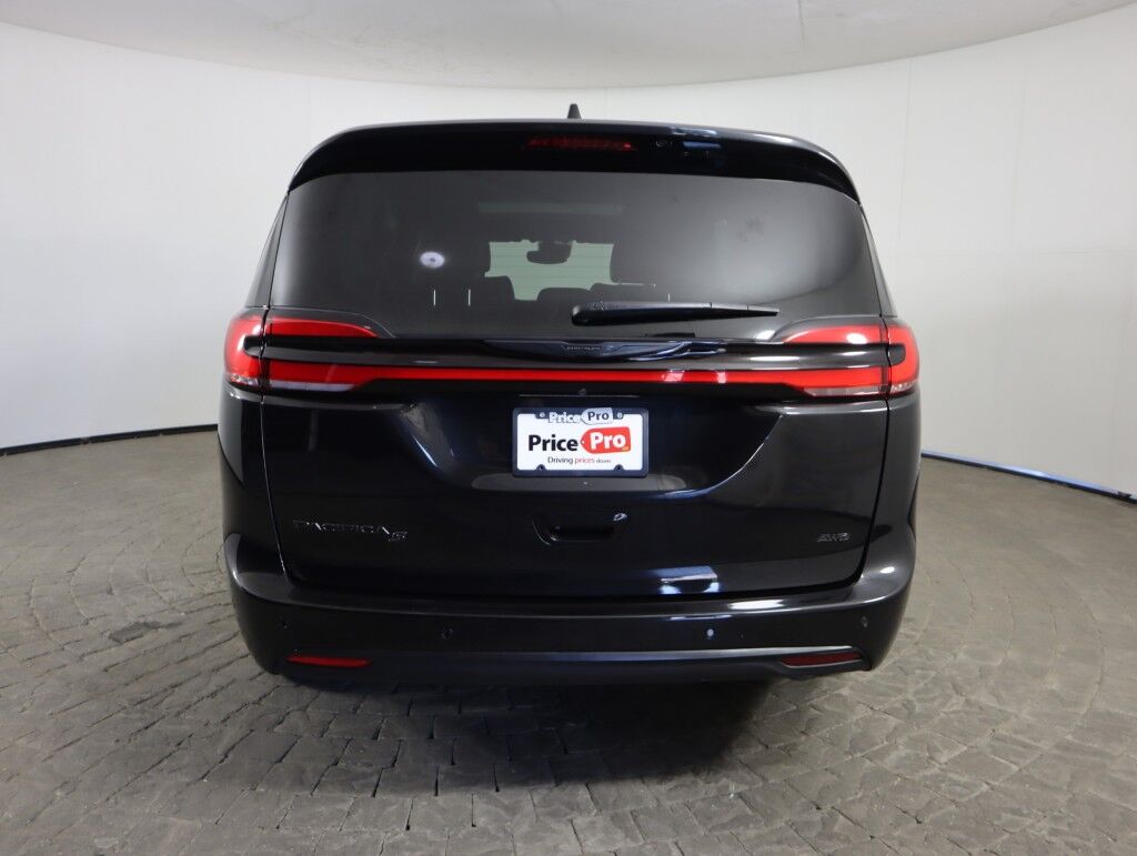 2023 Chrysler Pacifica Touring L AWD S Appearance Package Maumee OH