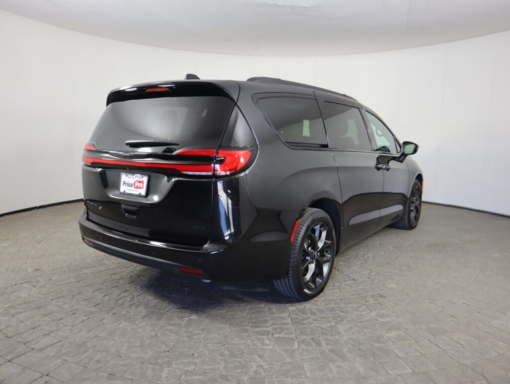 2023 Chrysler Pacifica Touring L AWD S Appearance Package Maumee OH