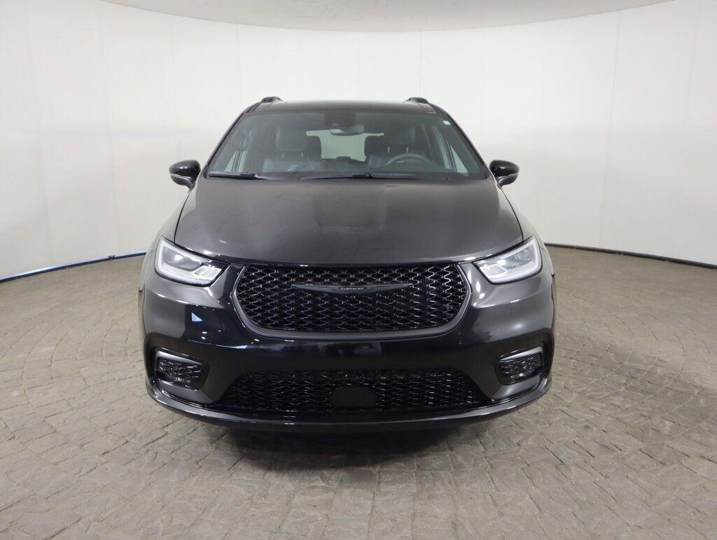 2023 Chrysler Pacifica Touring L AWD S Appearance Package Maumee OH