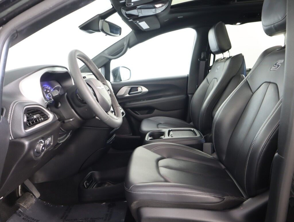 2023 Chrysler Pacifica Touring L AWD S Appearance Package Maumee OH