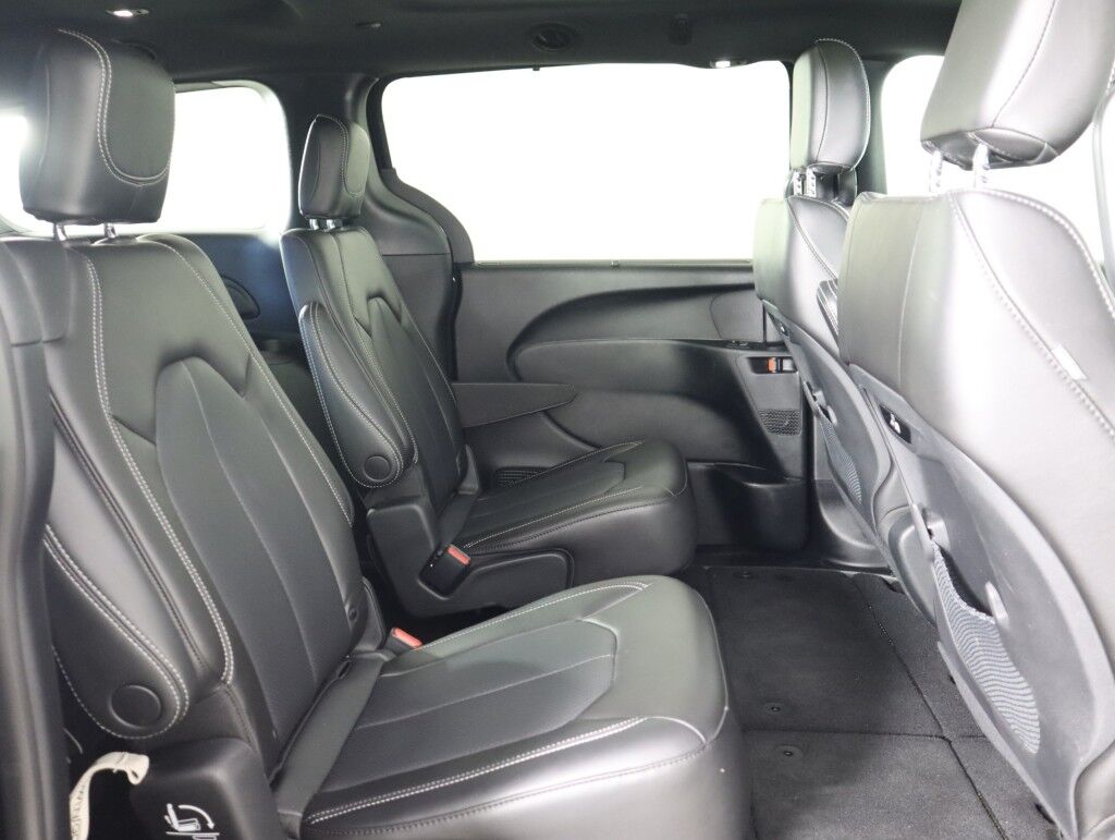 2023 Chrysler Pacifica Touring L AWD S Appearance Package Maumee OH
