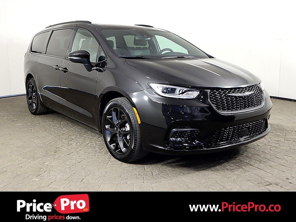 2023 Chrysler Pacifica Touring L AWD S Appearance Package Maumee OH