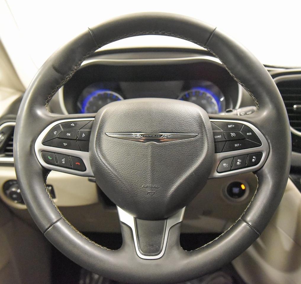 2023 Chrysler Pacifica Touring L Akron