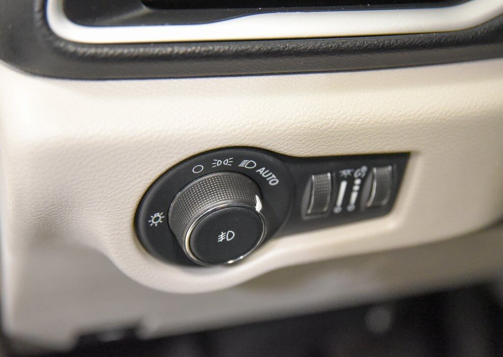 2023 Chrysler Pacifica Touring L Akron