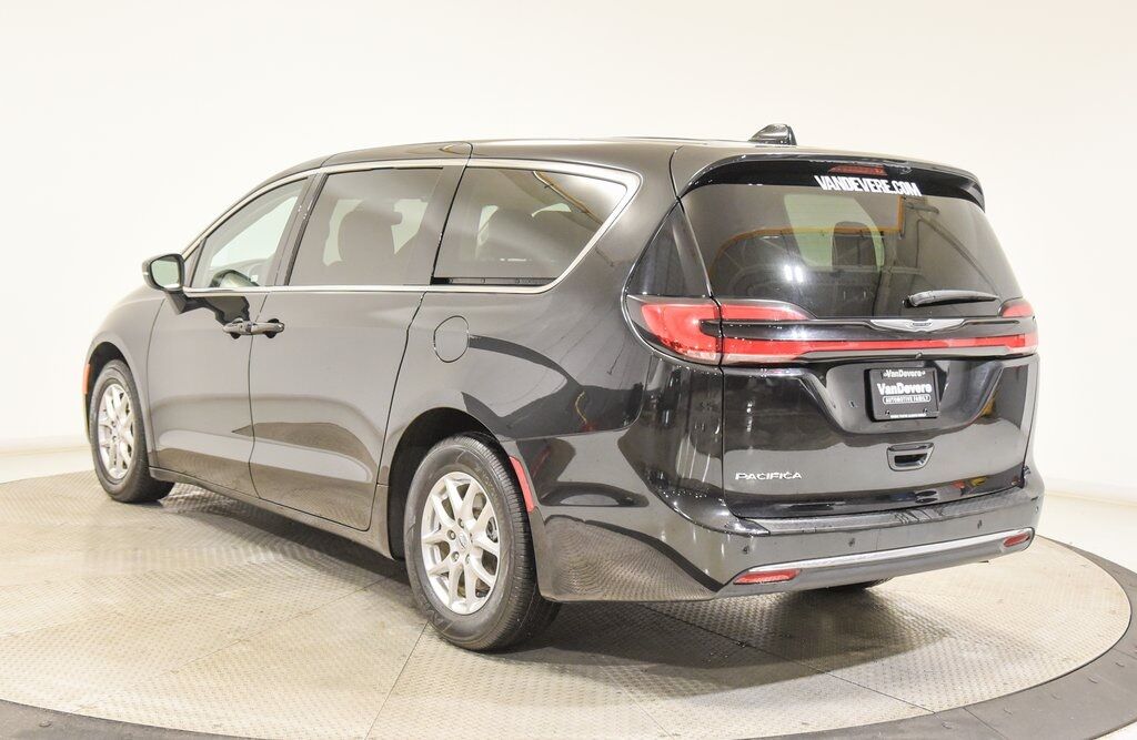 2023 Chrysler Pacifica Touring L Akron