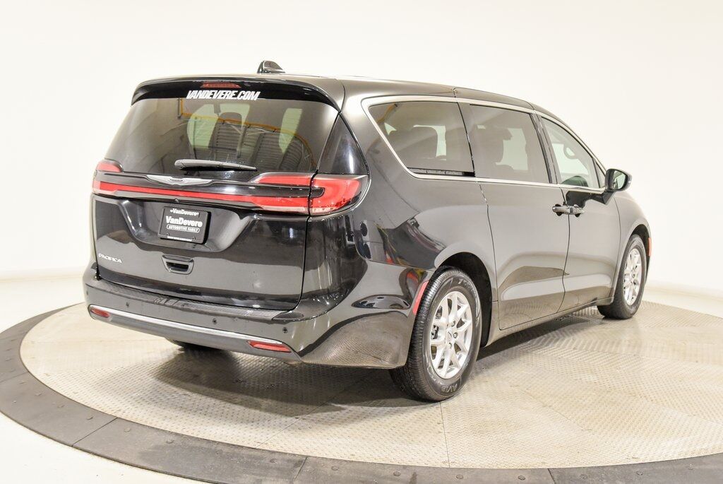 2023 Chrysler Pacifica Touring L Akron