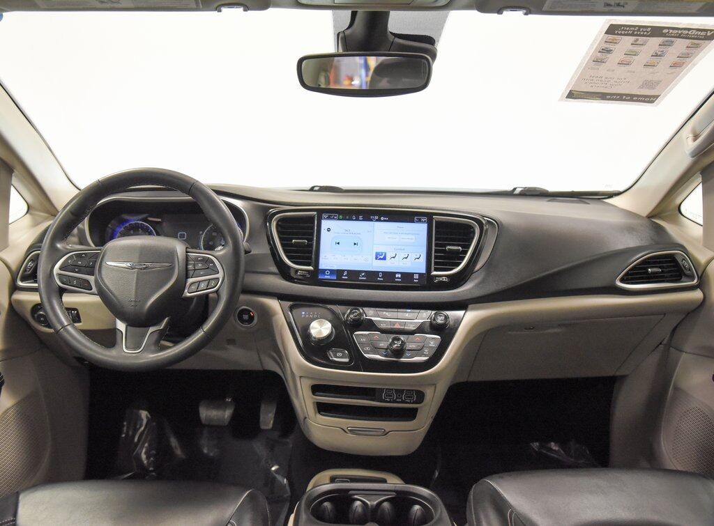 2023 Chrysler Pacifica Touring L Akron