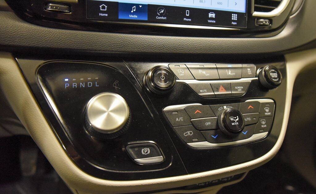 2023 Chrysler Pacifica Touring L Akron