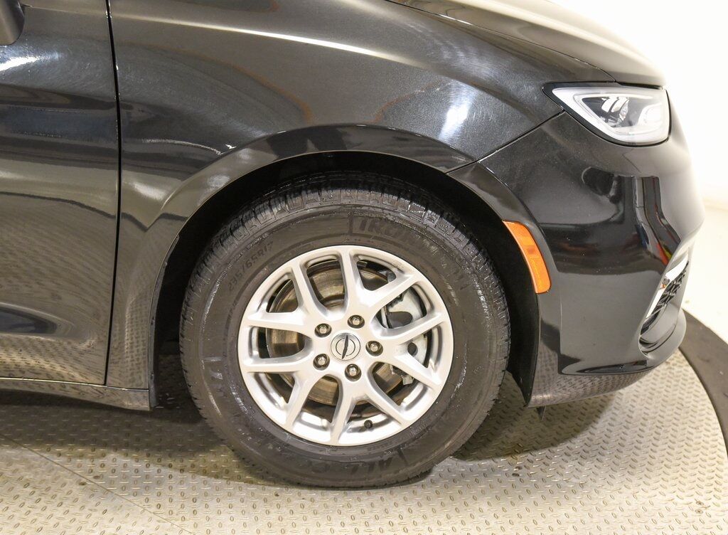 2023 Chrysler Pacifica Touring L Akron