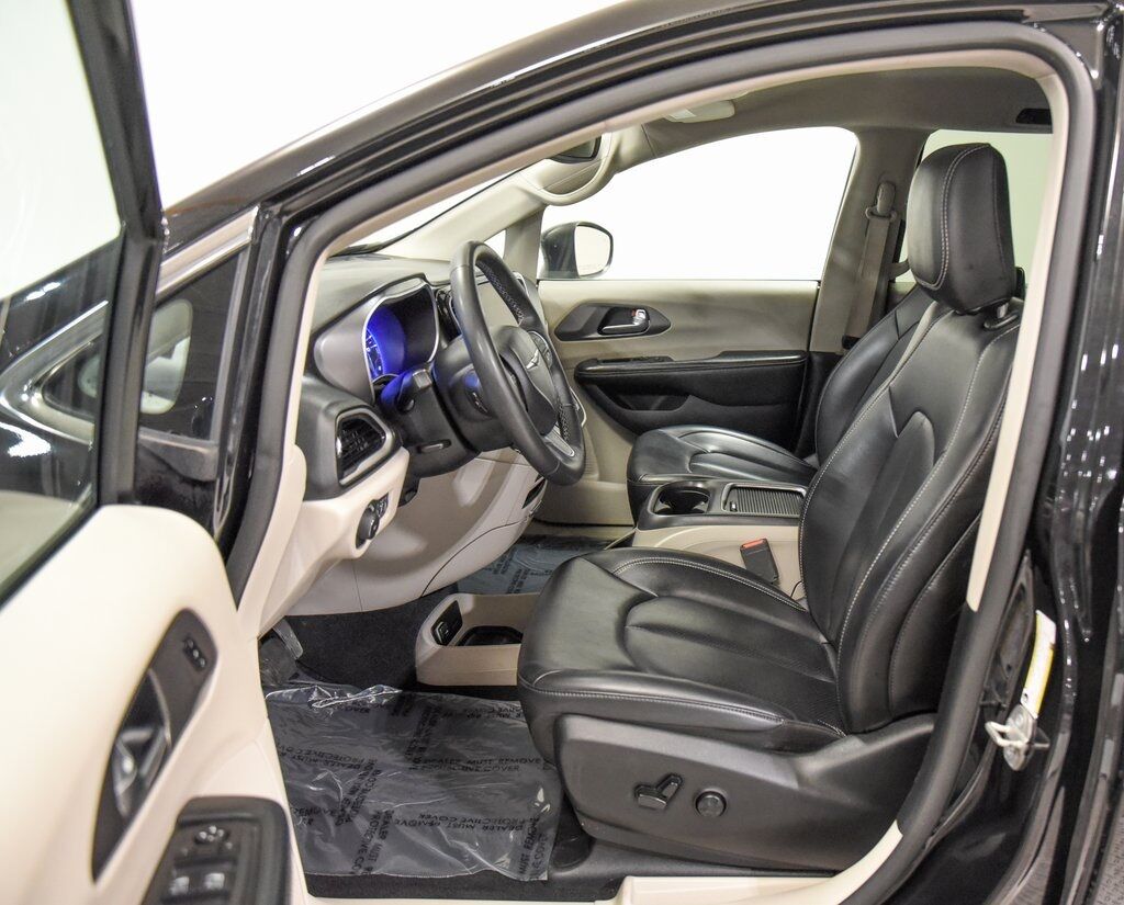 2023 Chrysler Pacifica Touring L Akron