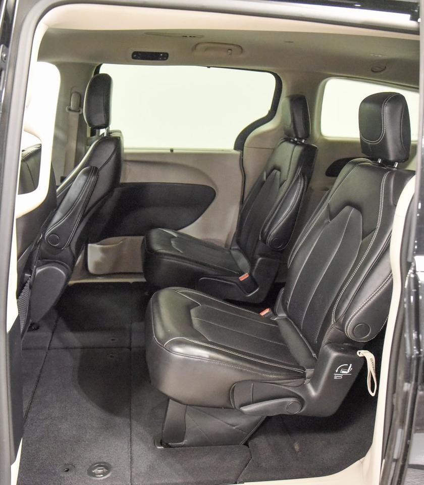 2023 Chrysler Pacifica Touring L Akron