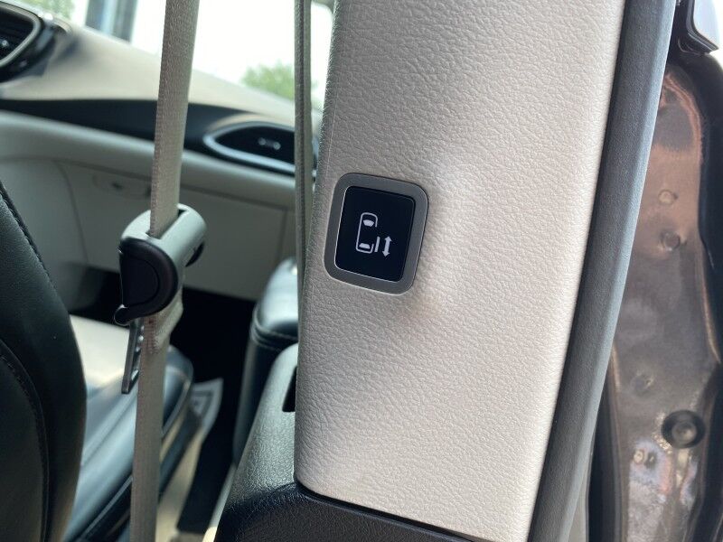 2023 Chrysler Pacifica Touring L Bristol  PA