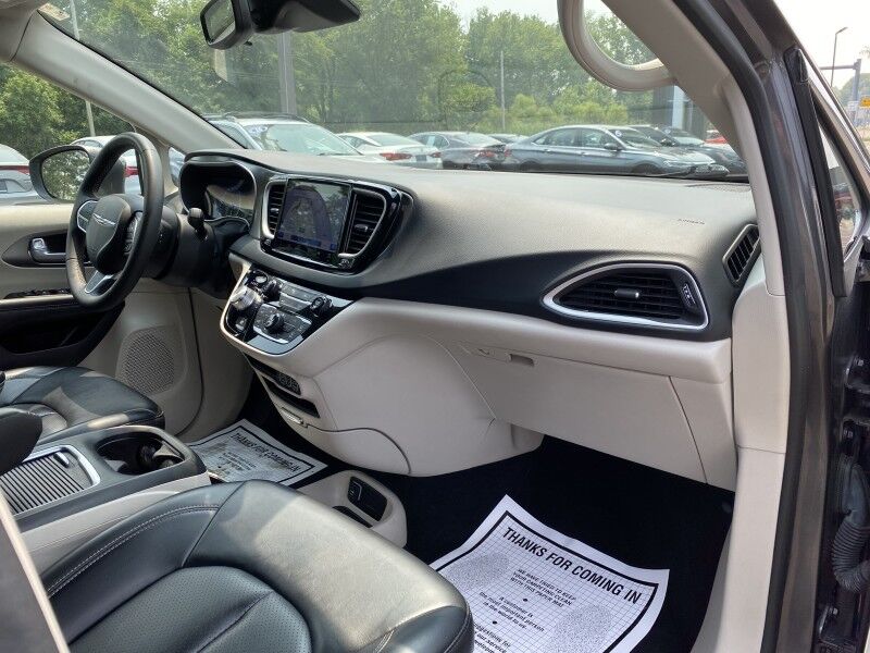 2023 Chrysler Pacifica Touring L Bristol  PA