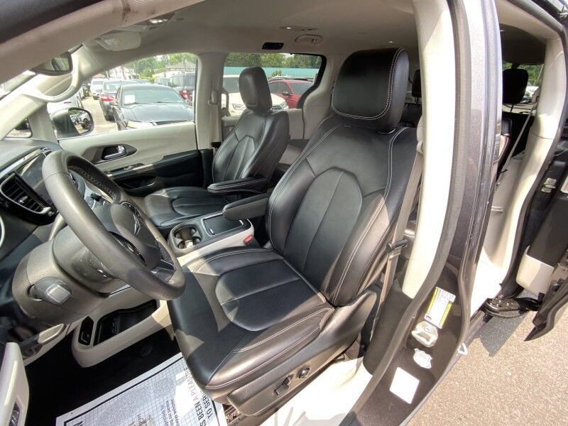 2023 Chrysler Pacifica Touring L Bristol  PA