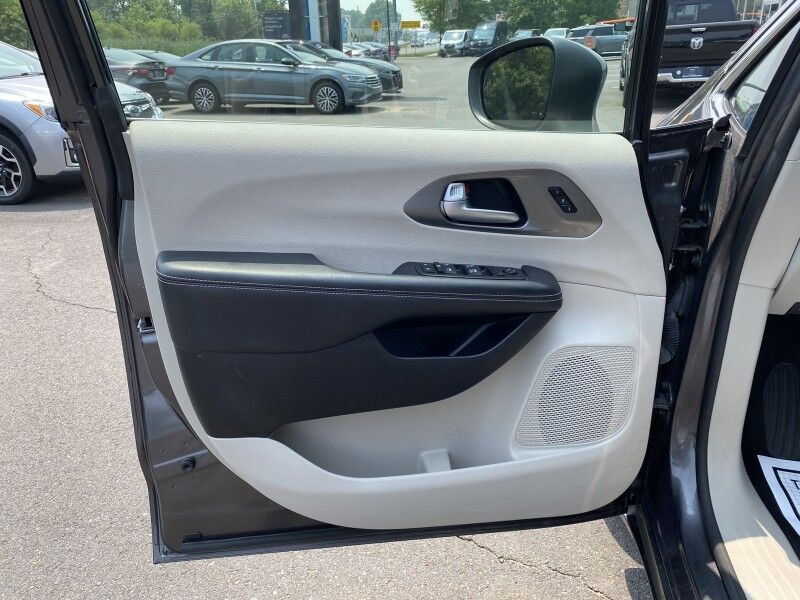 2023 Chrysler Pacifica Touring L Bristol  PA