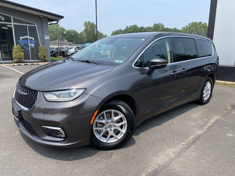 2023 Chrysler Pacifica Touring L Bristol  PA
