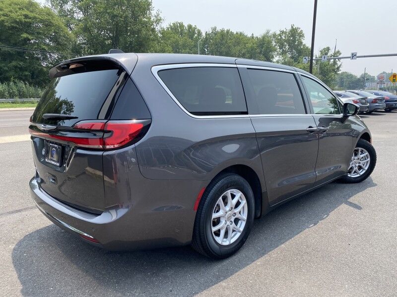 2023 Chrysler Pacifica Touring L Bristol  PA