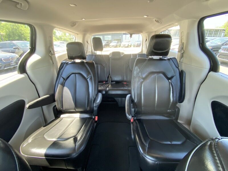 2023 Chrysler Pacifica Touring L Bristol  PA