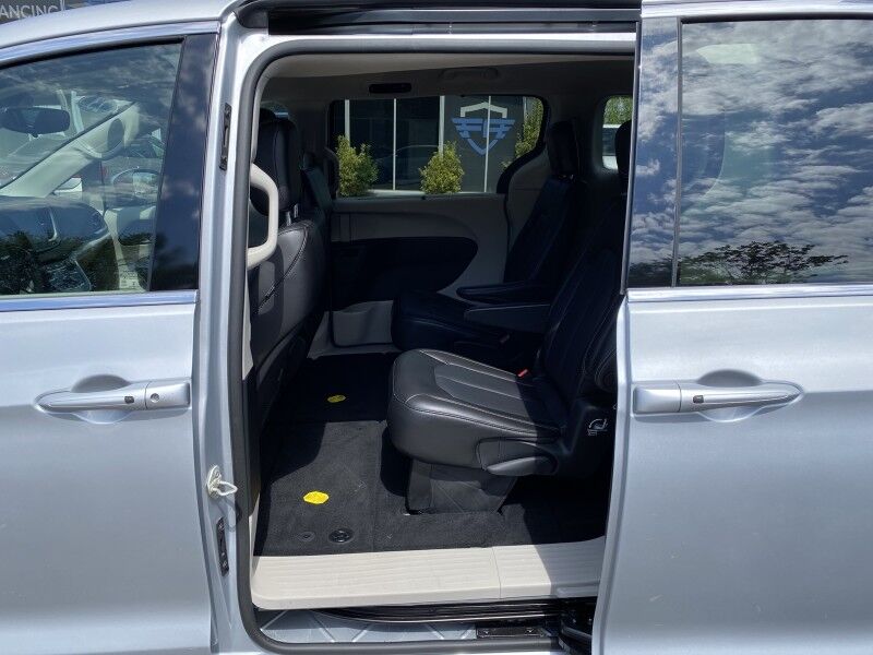 2023 Chrysler Pacifica Touring L Bristol  PA