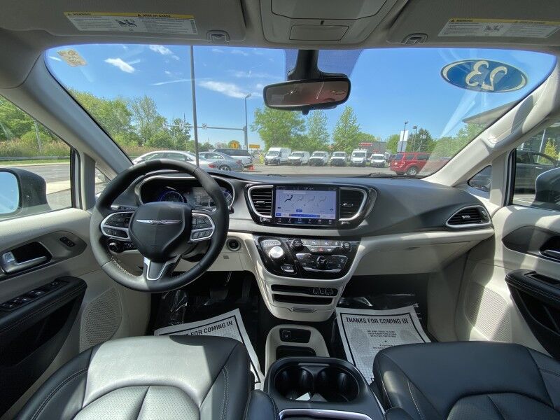 2023 Chrysler Pacifica Touring L Bristol  PA
