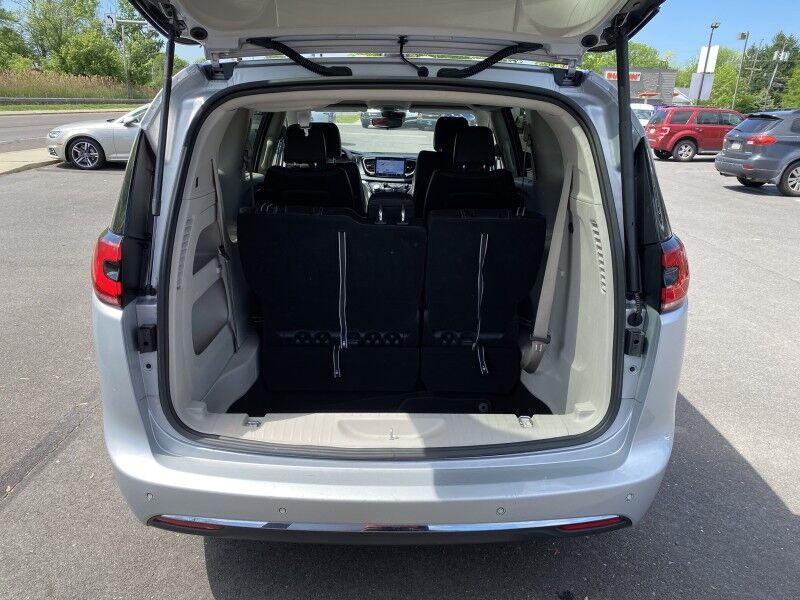 2023 Chrysler Pacifica Touring L Bristol  PA