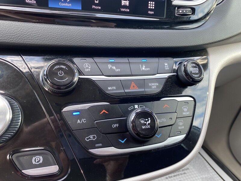 2023 Chrysler Pacifica Touring L Bristol  PA