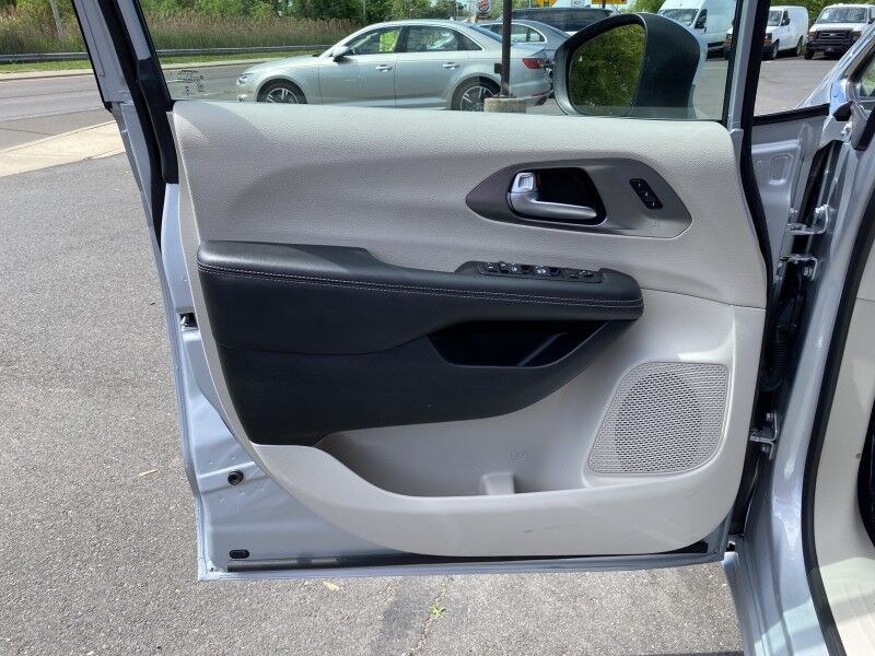 2023 Chrysler Pacifica Touring L Bristol  PA