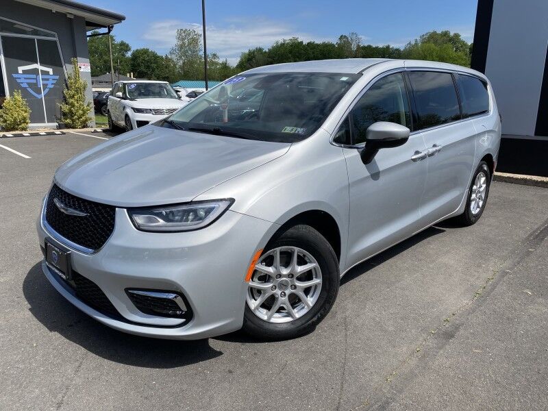 2023 Chrysler Pacifica Touring L Bristol  PA