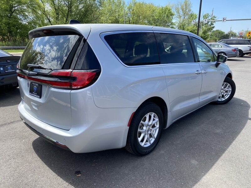 2023 Chrysler Pacifica Touring L Bristol  PA