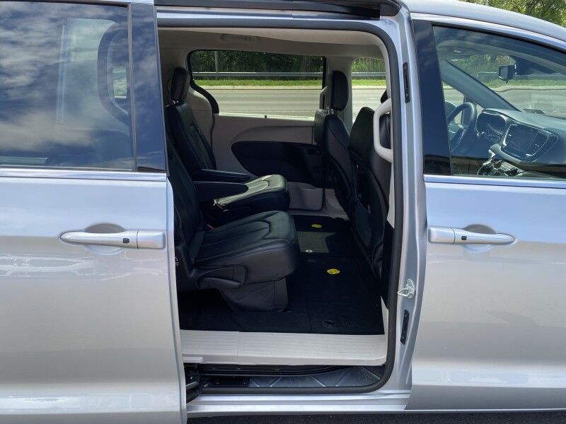 2023 Chrysler Pacifica Touring L Bristol  PA