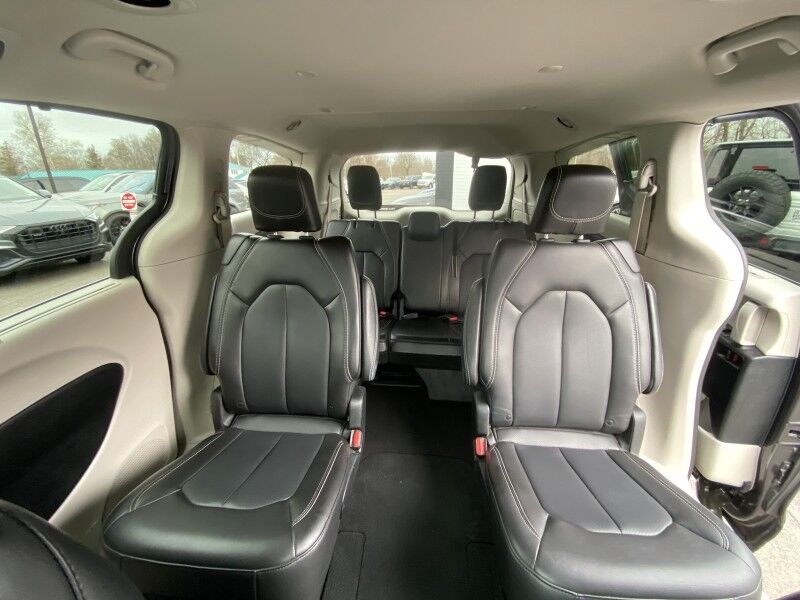2023 Chrysler Pacifica Touring L Bristol  PA