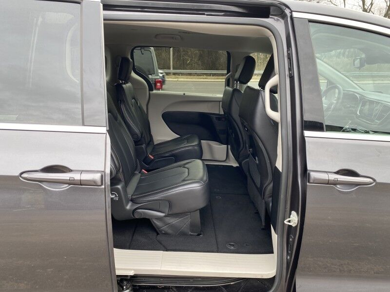 2023 Chrysler Pacifica Touring L Bristol  PA