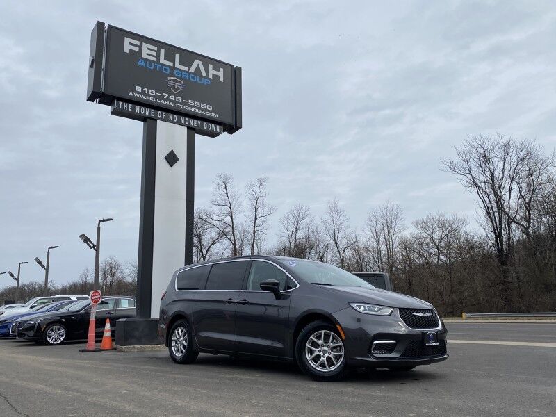 2023 Chrysler Pacifica Touring L Bristol  PA