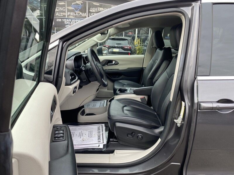 2023 Chrysler Pacifica Touring L Bristol  PA