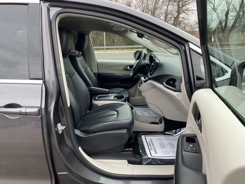 2023 Chrysler Pacifica Touring L Bristol  PA