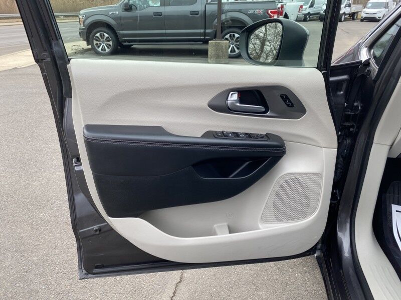 2023 Chrysler Pacifica Touring L Bristol  PA