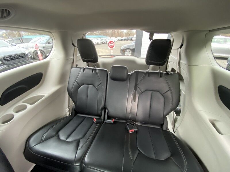 2023 Chrysler Pacifica Touring L Bristol  PA