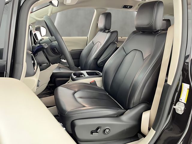 2023 Chrysler Pacifica Touring L Carrollton TX