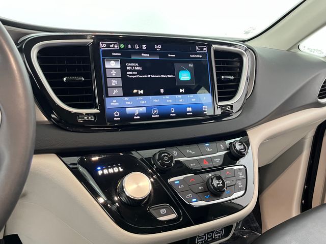 2023 Chrysler Pacifica Touring L Carrollton TX