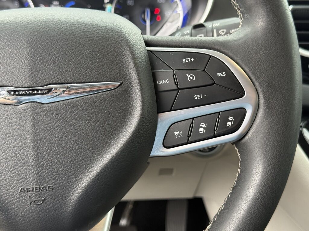 2023 Chrysler Pacifica Touring L Crestwood KY