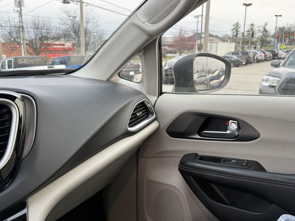 2023 Chrysler Pacifica Touring L Crestwood KY