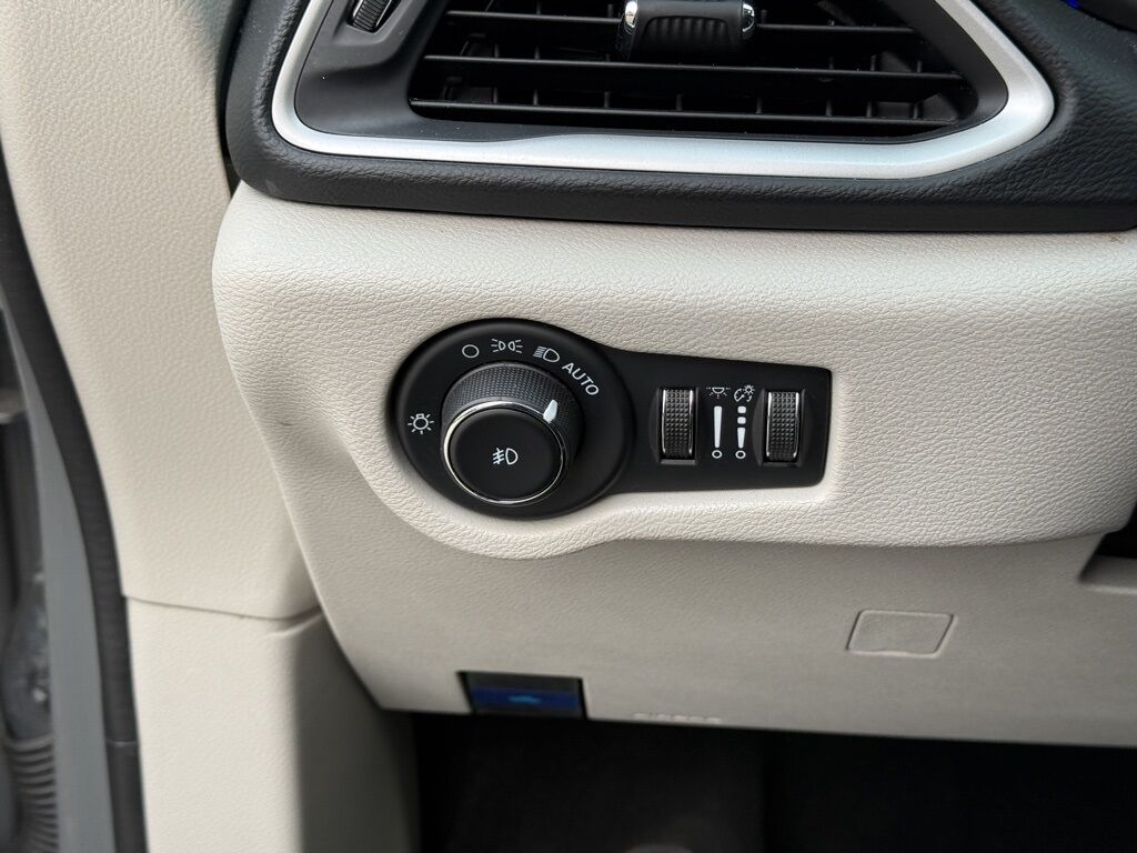 2023 Chrysler Pacifica Touring L Crestwood KY