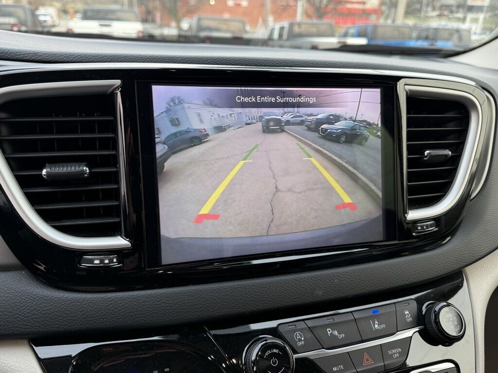 2023 Chrysler Pacifica Touring L Crestwood KY