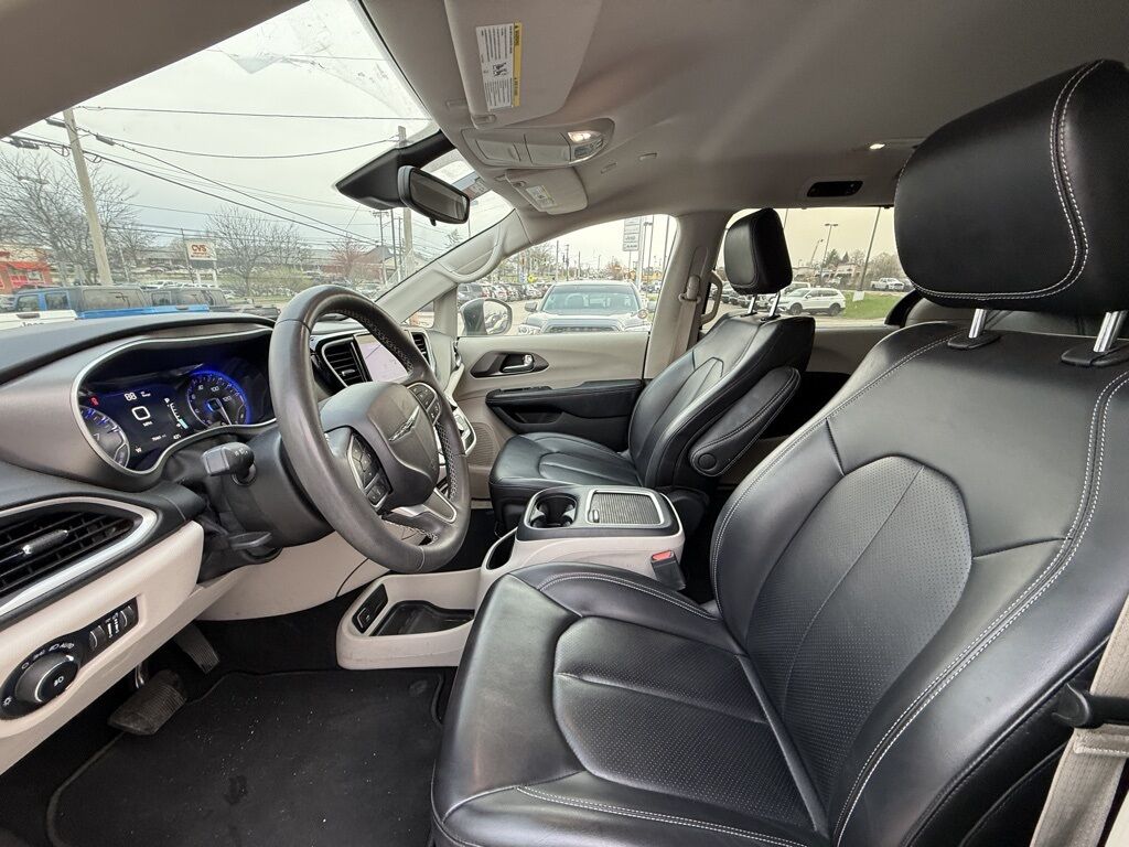 2023 Chrysler Pacifica Touring L Crestwood KY